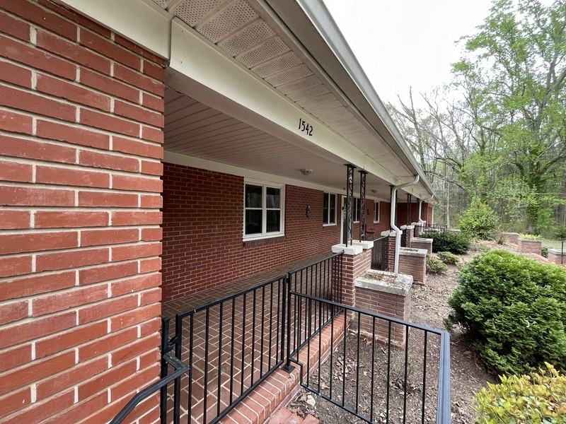 1542 Monument Ave - Photo 4 of 25