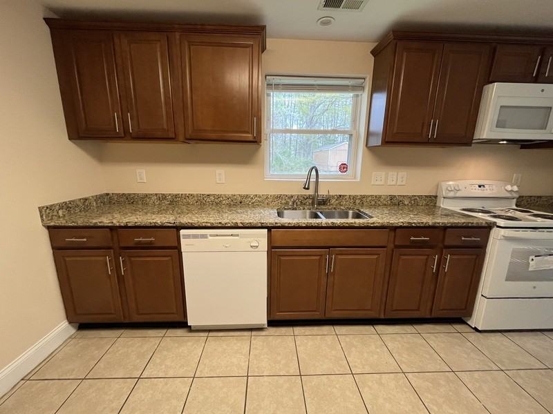 1542 Monument Ave - Photo 6 of 25