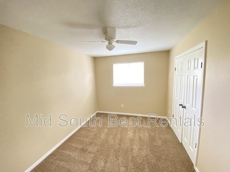 4428 Medley Lane - Photo 4 of 7