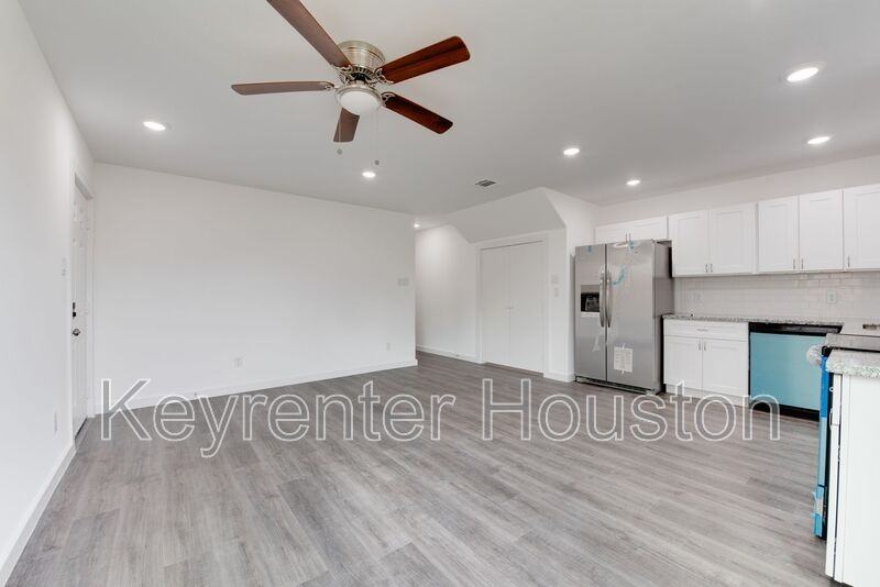 8126 Sterlingshire St #B - Photo 6 of 21