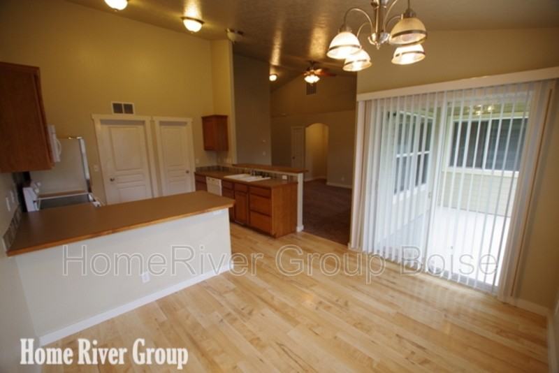 9482 W Sagebrush St - Photo 5 of 24