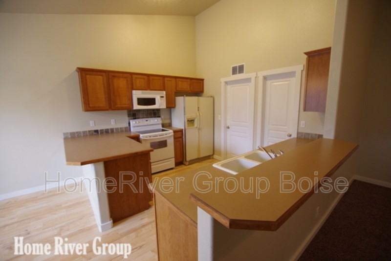 9482 W Sagebrush St - Photo 7 of 24