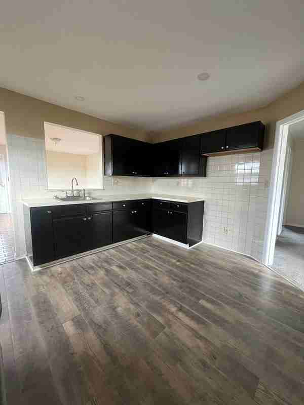 173 Woodbridge Ave - Photo 2 of 12