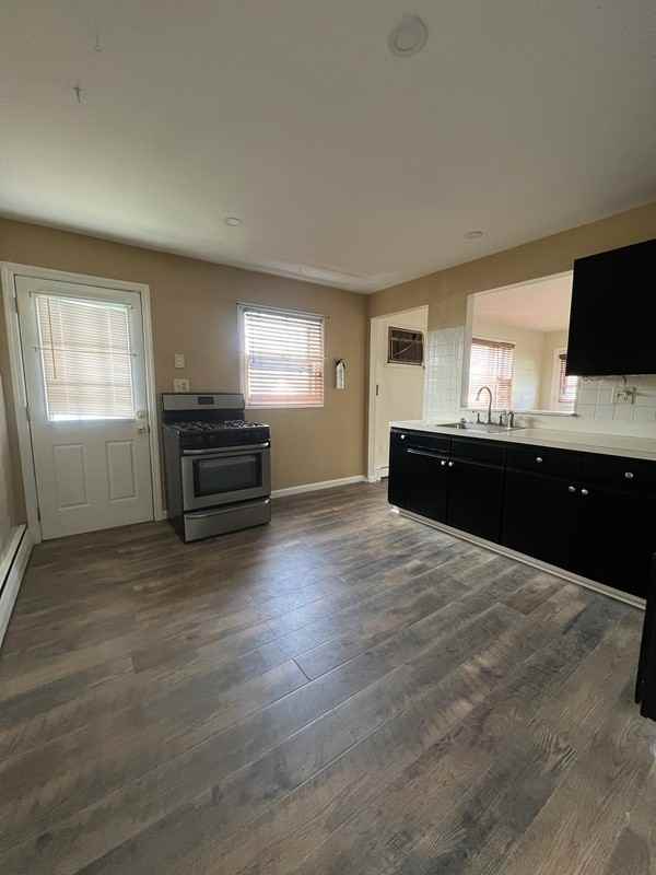 173 Woodbridge Ave - Photo 3 of 12