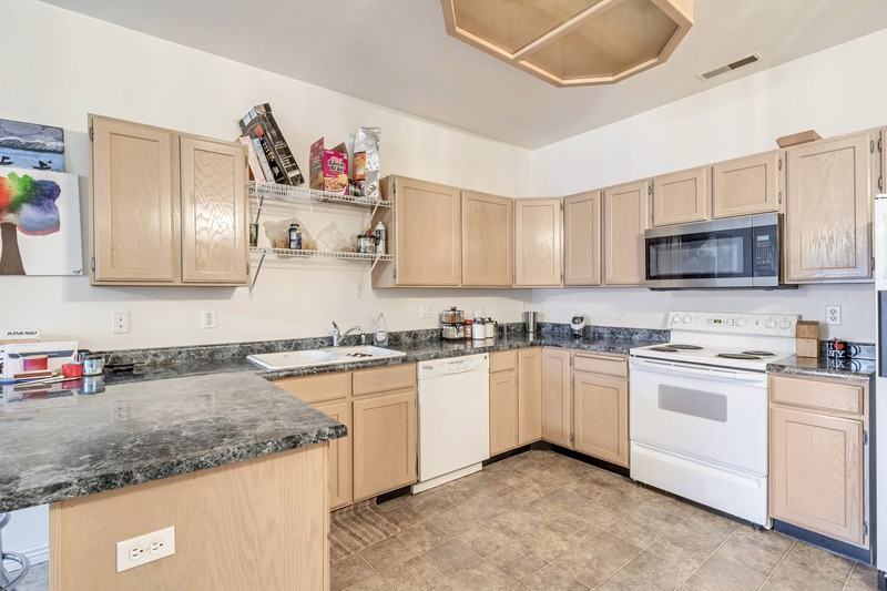 392 N Seven Peaks Blvd #323MD - Photo 3 of 13