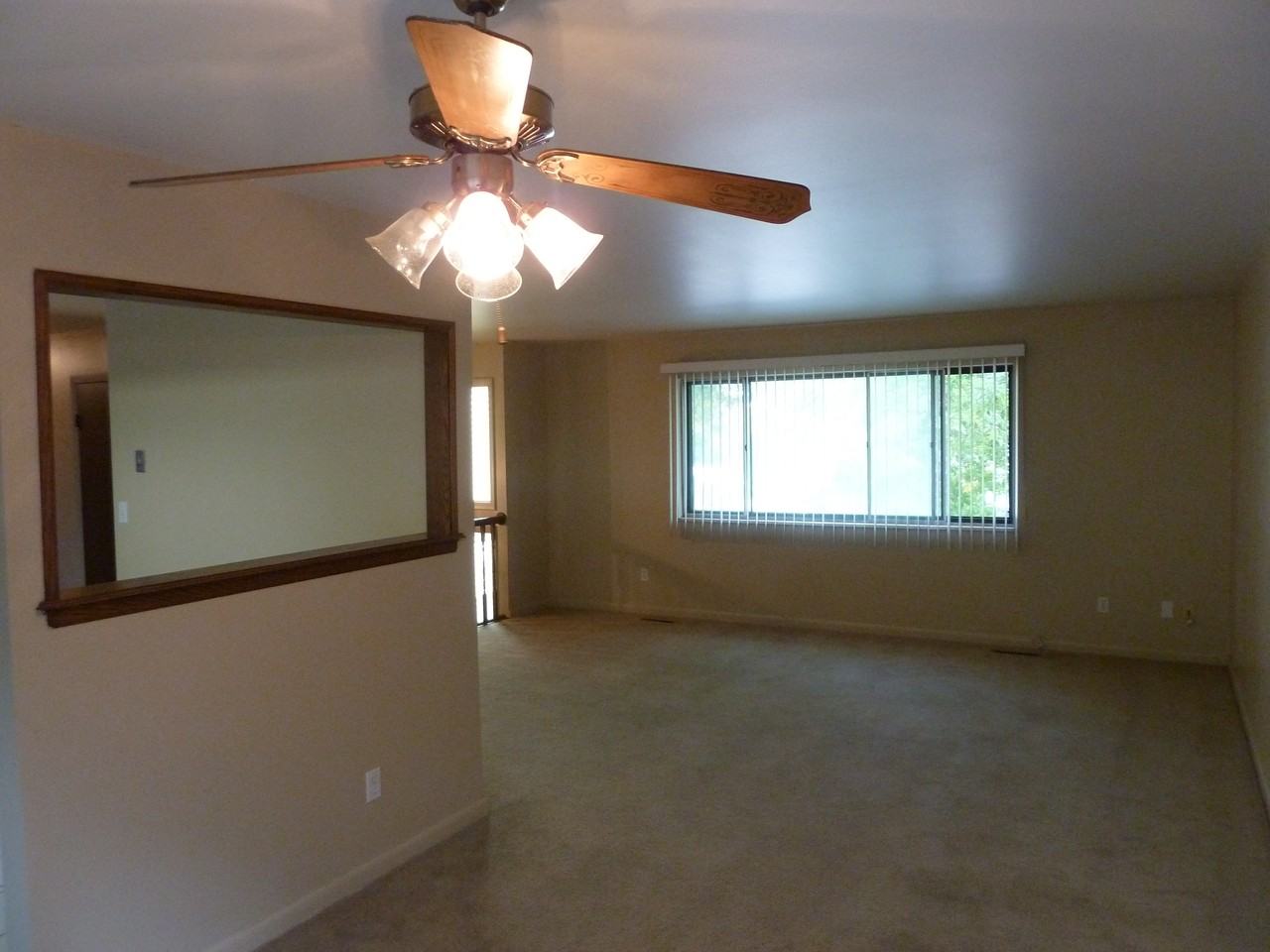 407 W Swallow Rd - Photo 3 of 8