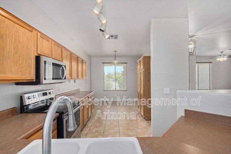 1710 S 159th Ave - Photo 7 of 21