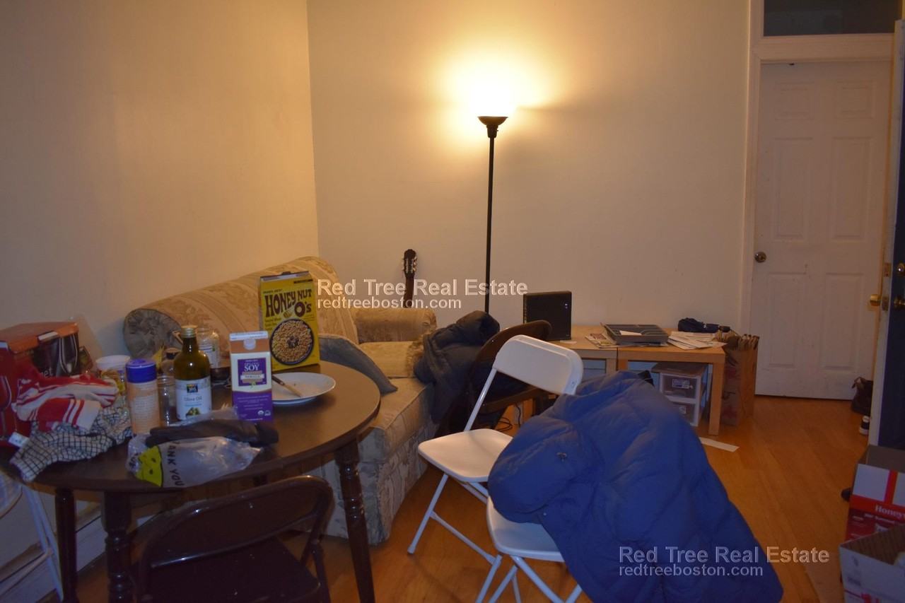 3 Warwick St #1 - Photo 3 of 8