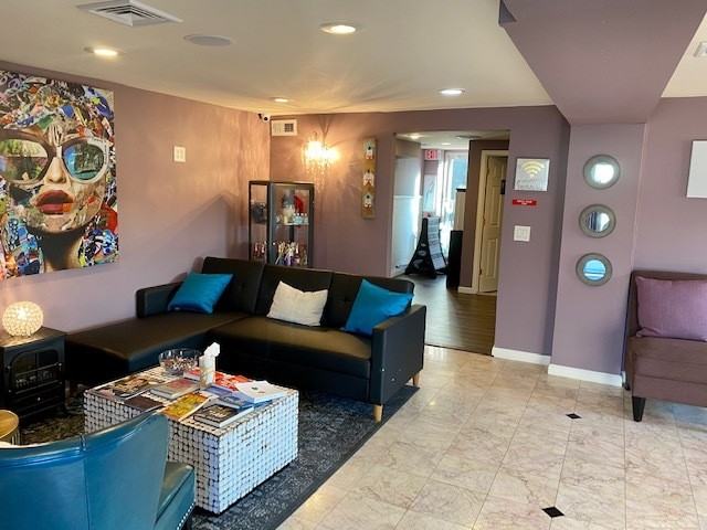 918 E. Jericho - Photo 5 of 50