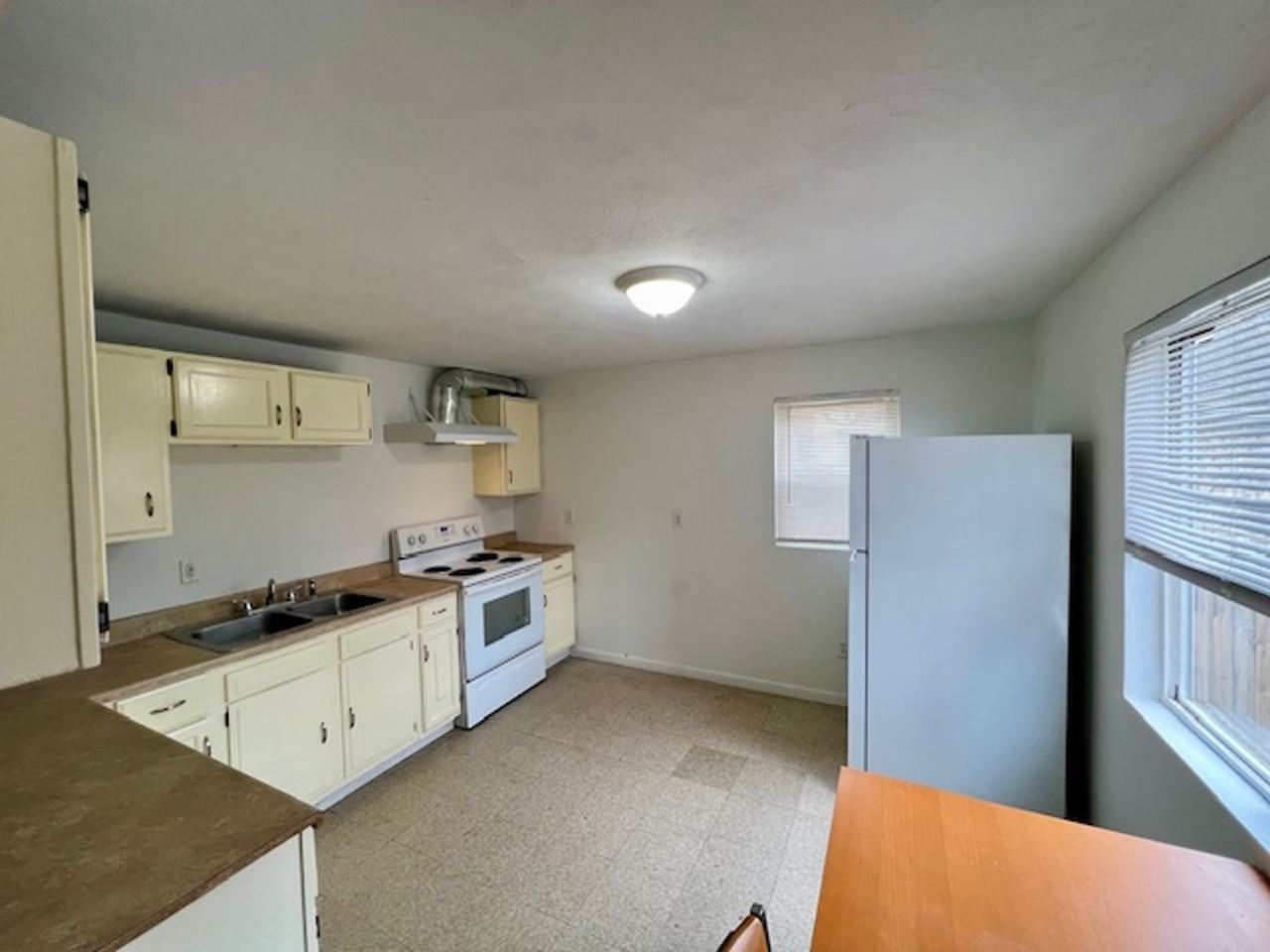 48 Roberts st. - Photo 3 of 9