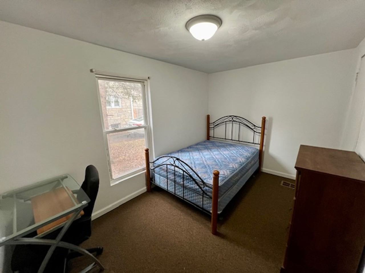 48 Roberts st. - Photo 6 of 9