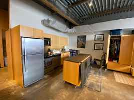 featured image of 1117 N Robinson Ave