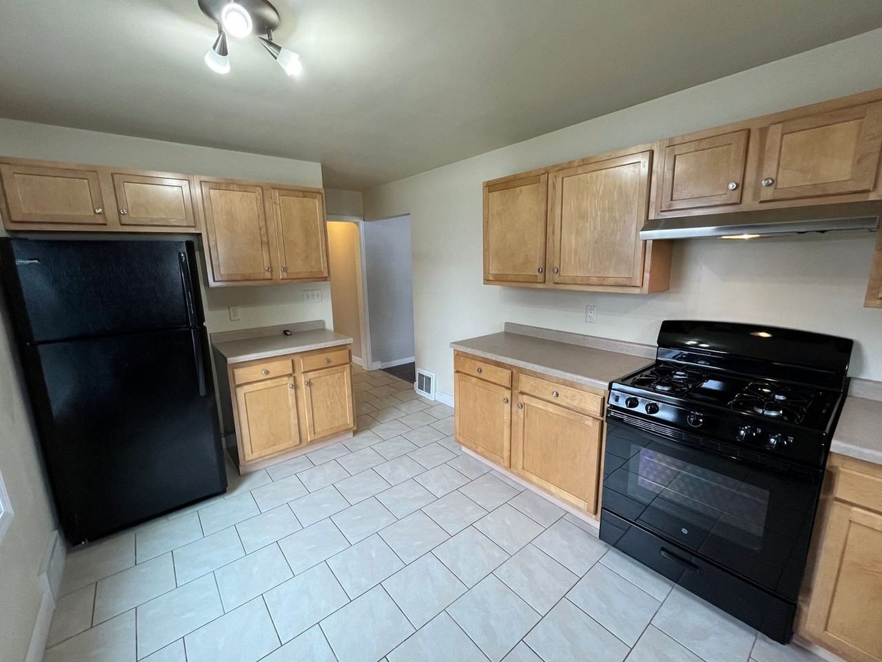 2604 N 13th St - Photo 2 of 20