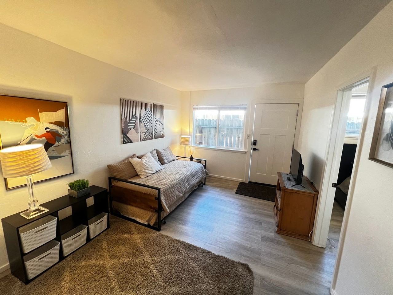 Greenwood Rd 4091 - Photo 3 of 31