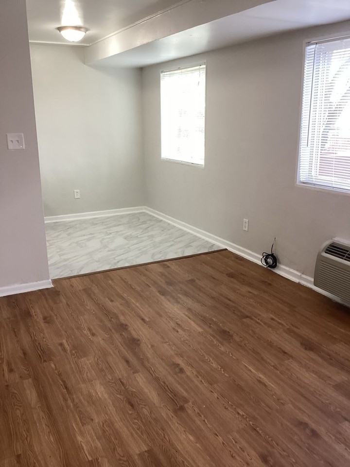 Montgomery House - Photo 4 of 42