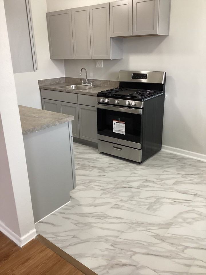 Montgomery House - Photo 5 of 42