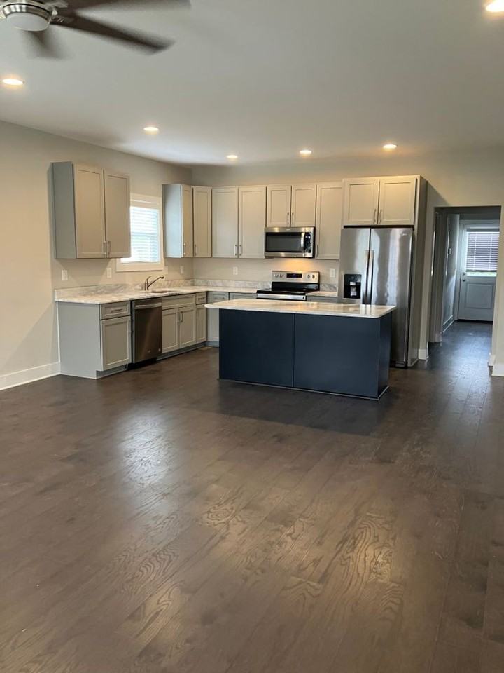 1523A 21st Ave N - Photo 2 of 14