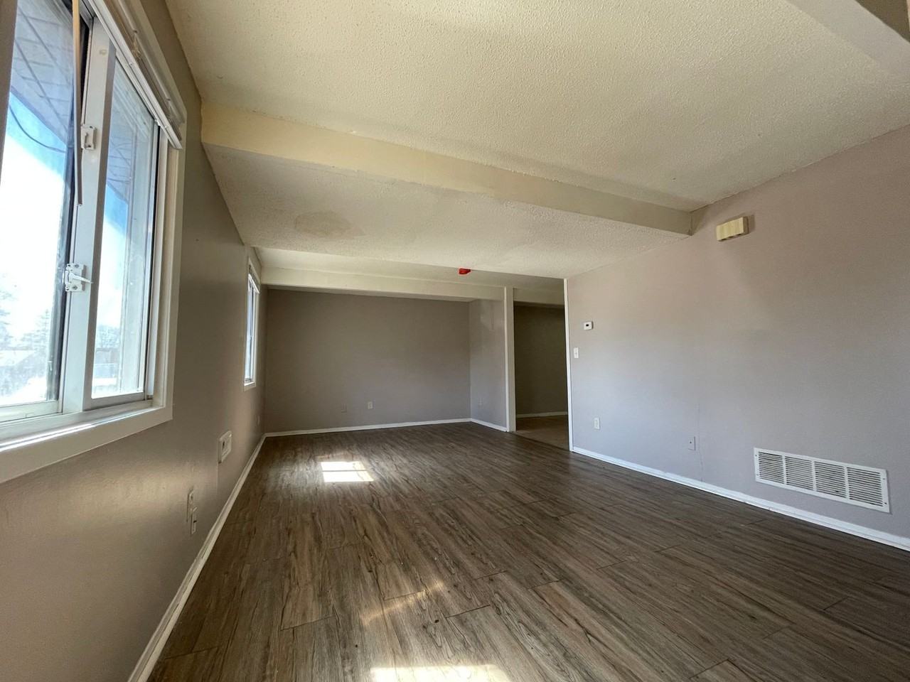 233 26th Ave Ne - Photo 3 of 13