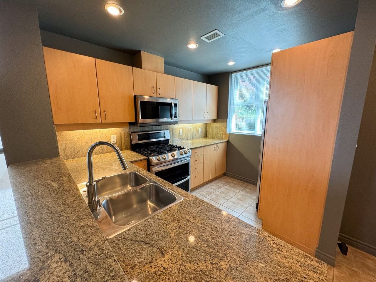 1575 State St - Photo 3 of 32