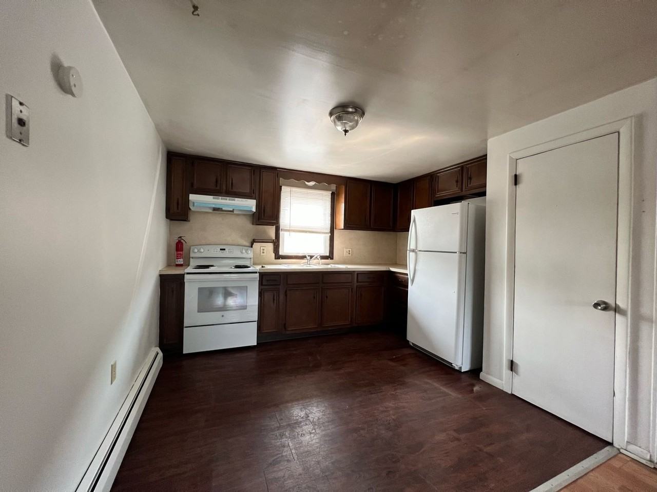 431-433 W. Queen Street - Photo 2 of 6