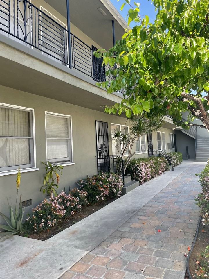 429 W 8th St. - Photo 2 of 2