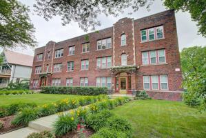 featured image of 3313 W Wells St