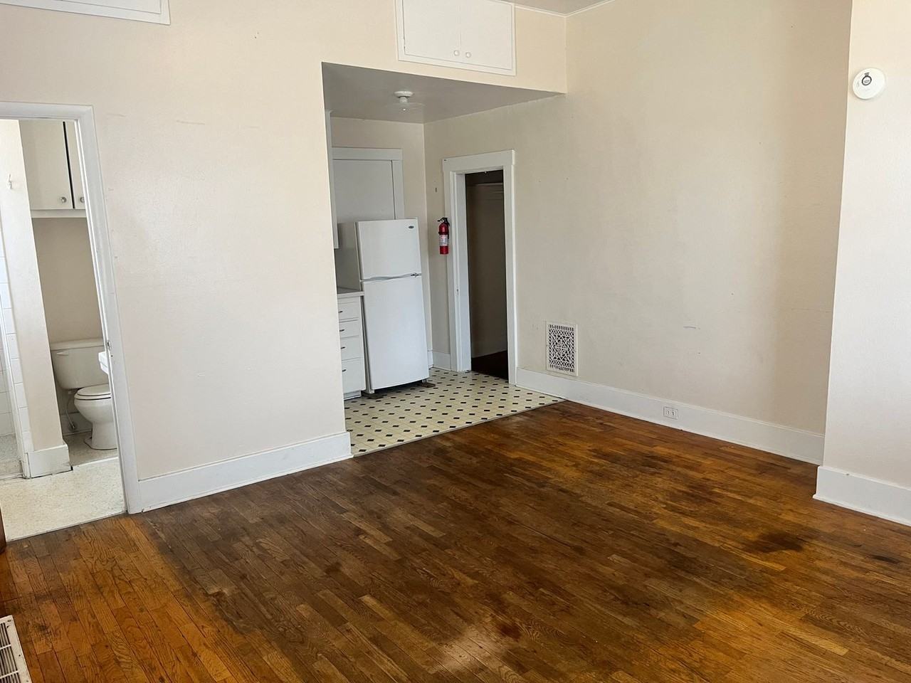 409 N. Cascade Avenue - Photo 3 of 13