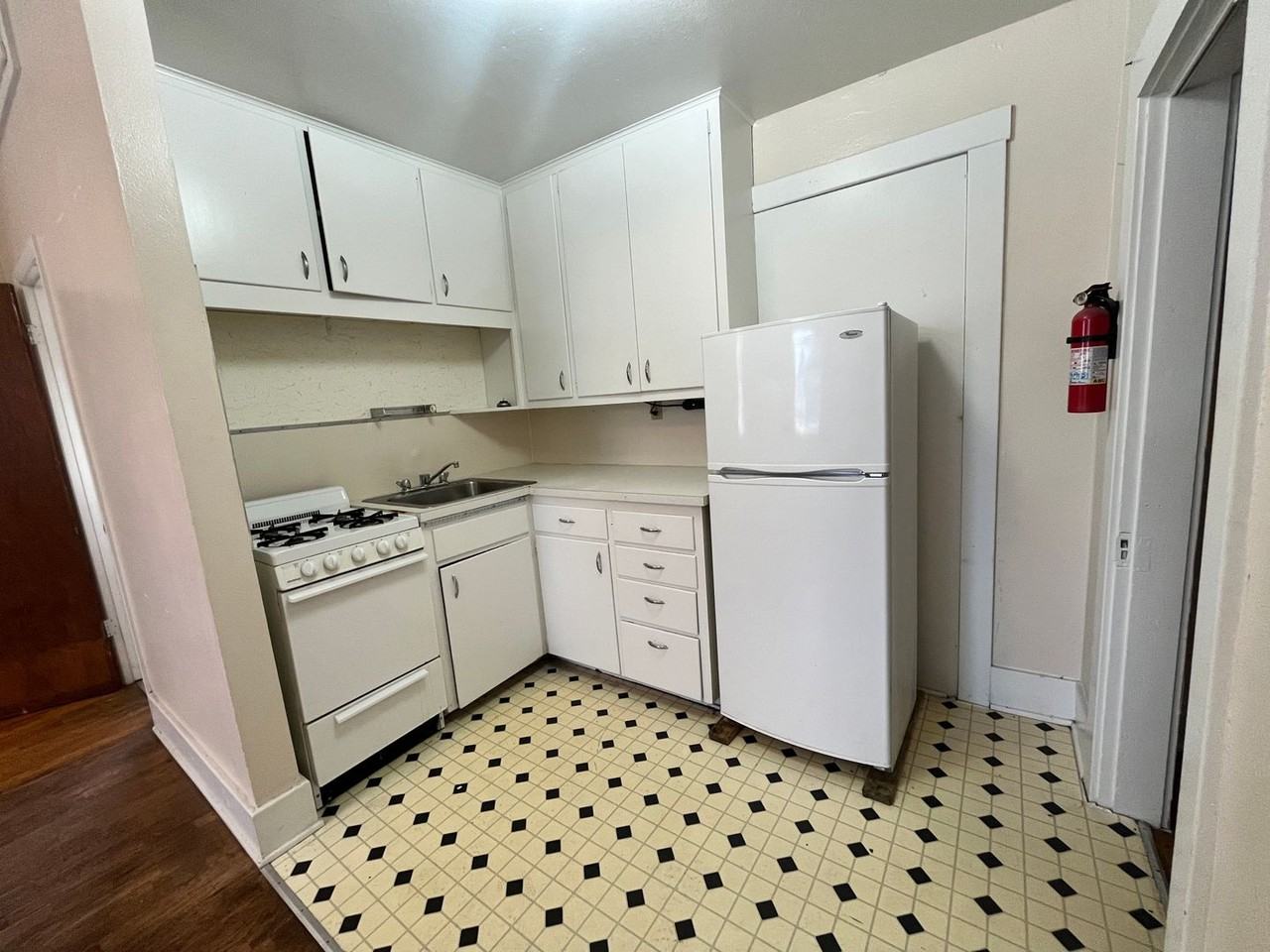 409 N. Cascade Avenue - Photo 6 of 13