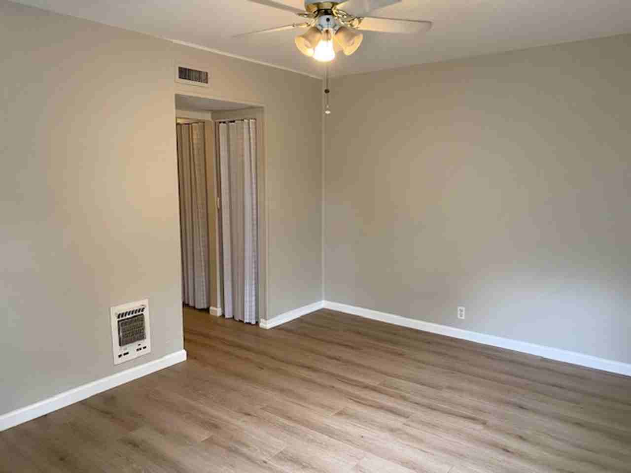 Asher Lane - Photo 3 of 11