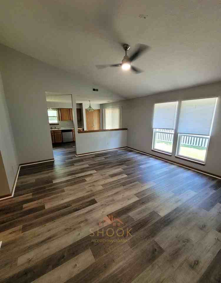 1622 Shining Armor Ln - Photo 4 of 14