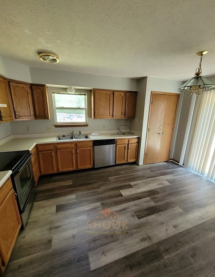 1622 Shining Armor Ln - Photo 6 of 14