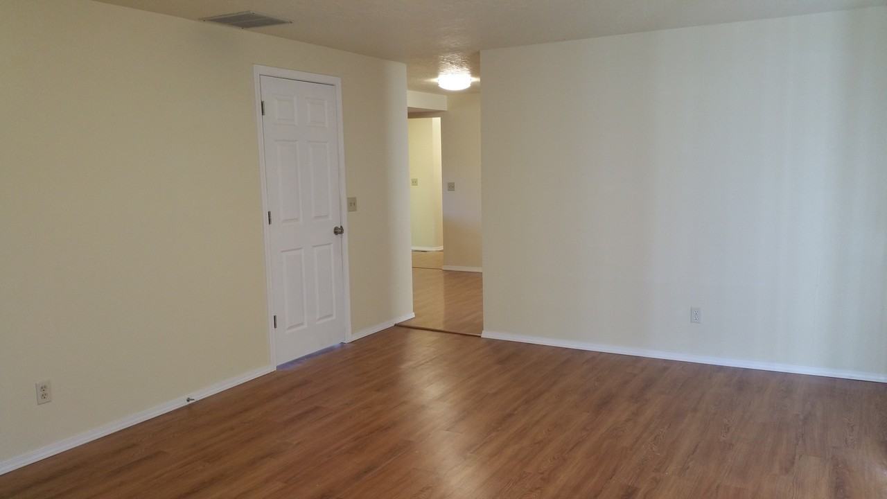 3617 Silverstone Dr Ne - Photo 2 of 22