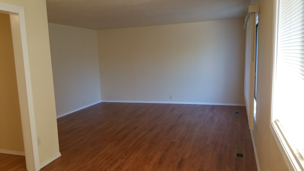 3617 Silverstone Dr Ne - Photo 5 of 22