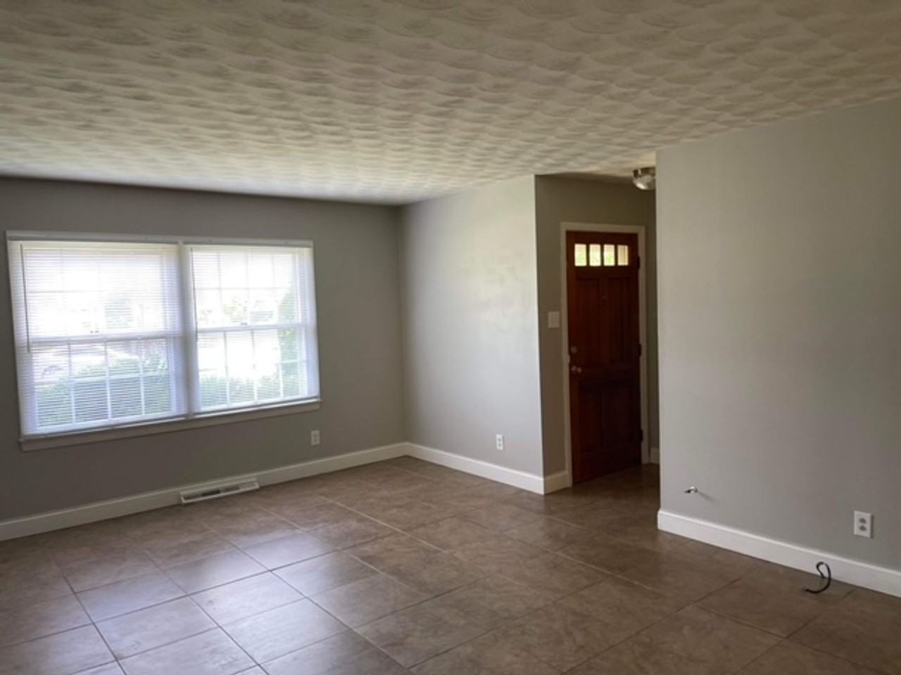 512 Smith Ave - Photo 4 of 29