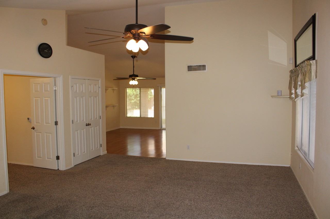 2543 S Essex - Photo 3 of 36