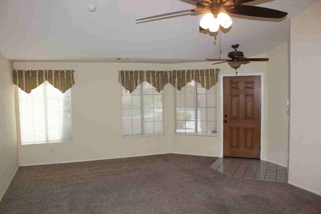 2543 S Essex - Photo 4 of 36