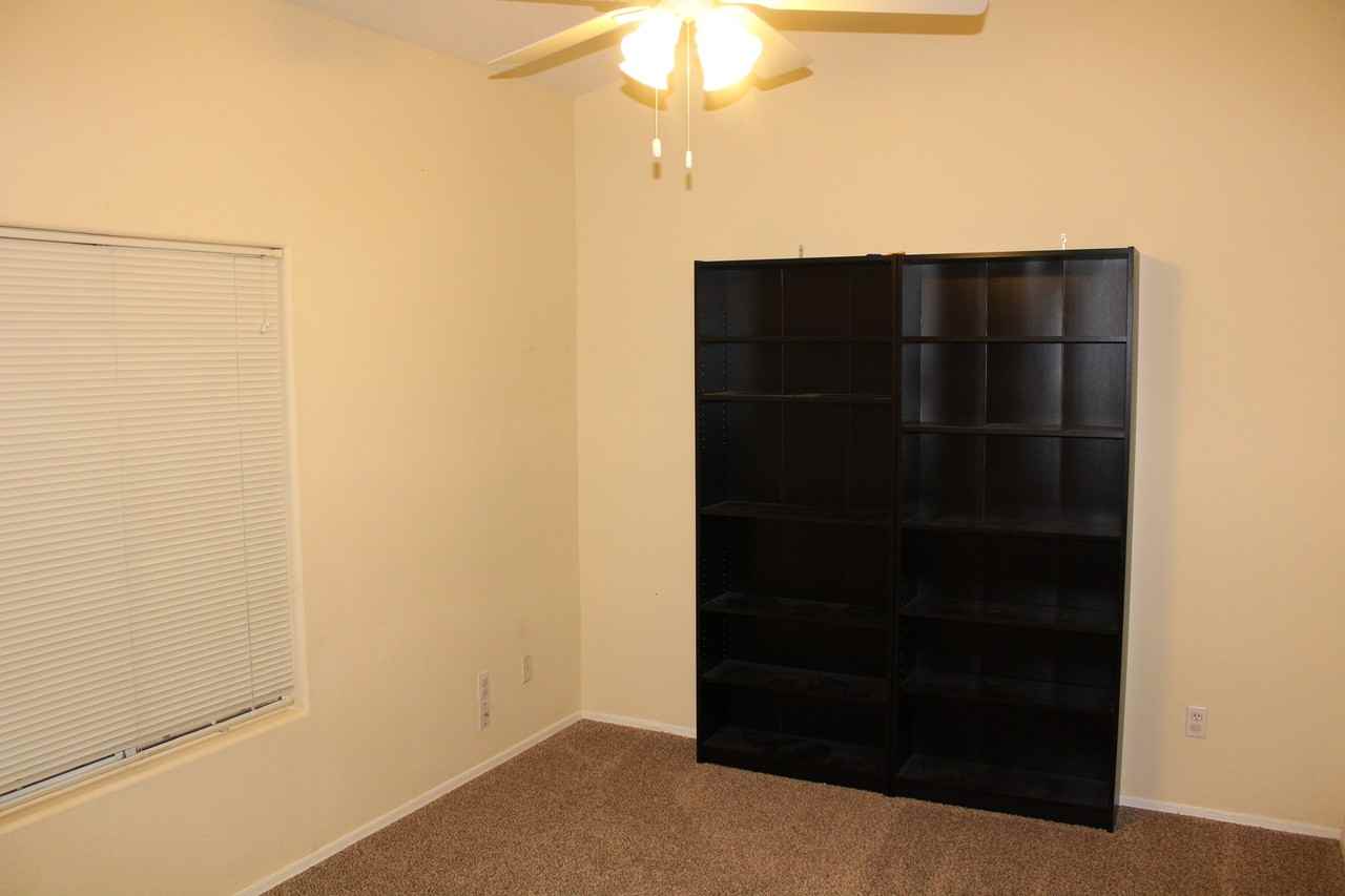 2543 S Essex - Photo 5 of 36