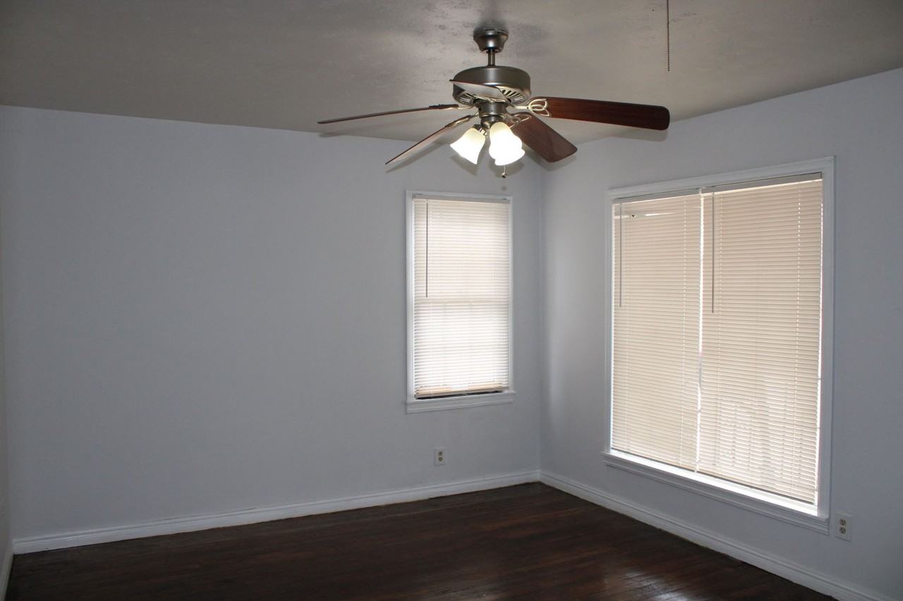 3208 S Harrison St - Photo 2 of 10