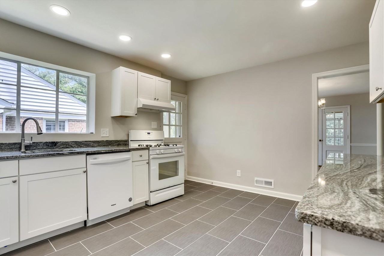 3303 Winnett Rd - Photo 3 of 50