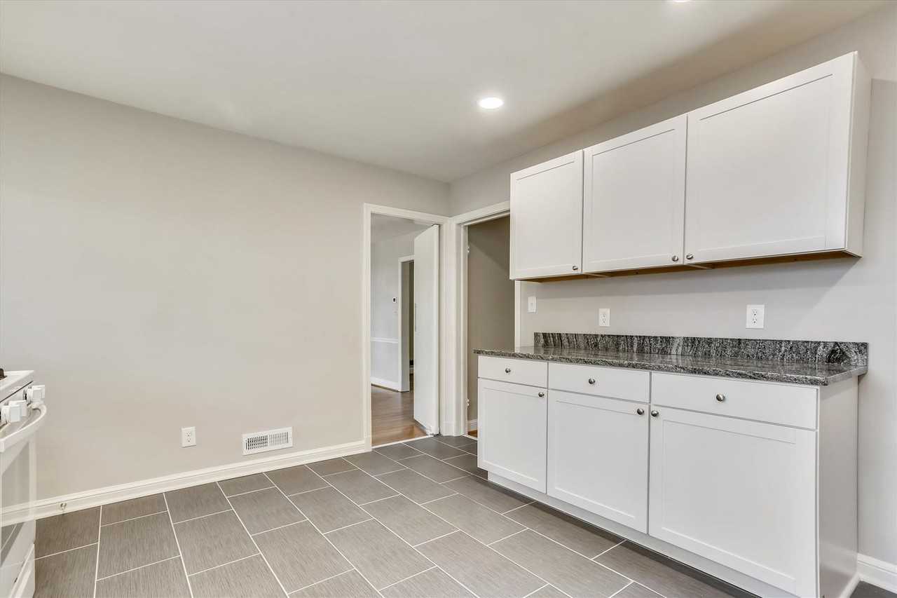 3303 Winnett Rd - Photo 4 of 50