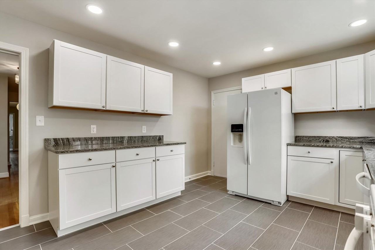 3303 Winnett Rd - Photo 6 of 50