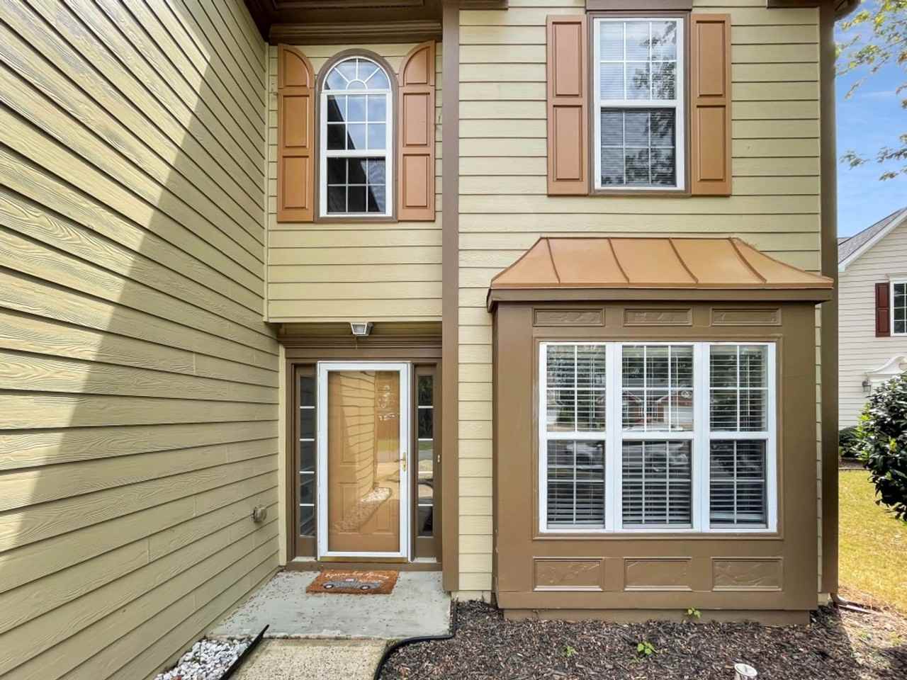 1926 Leacroft Ct - Photo 4 of 44