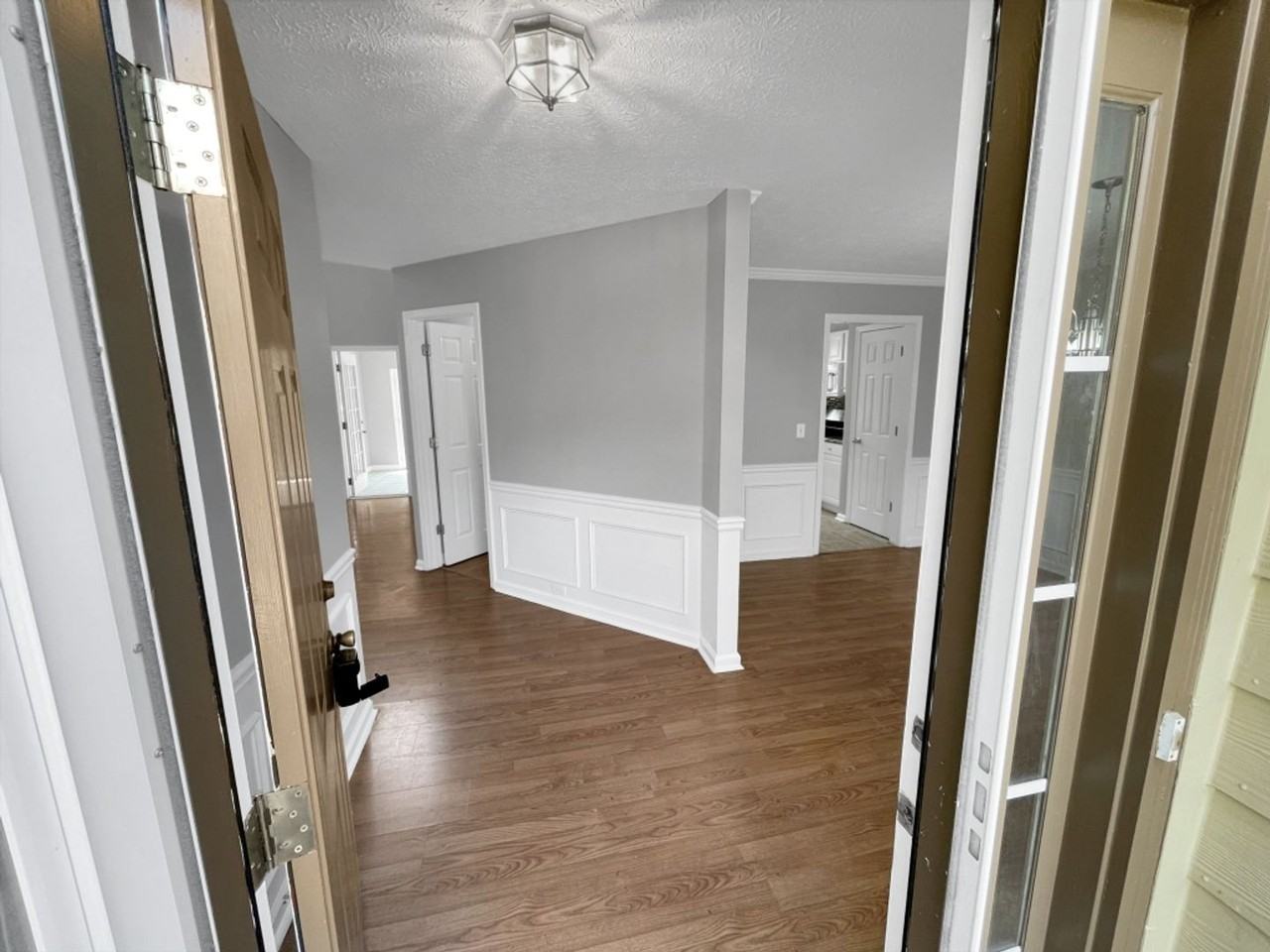 1926 Leacroft Ct - Photo 5 of 44