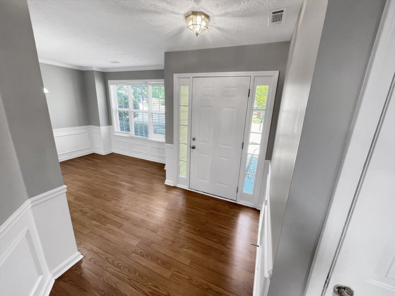 1926 Leacroft Ct - Photo 6 of 44