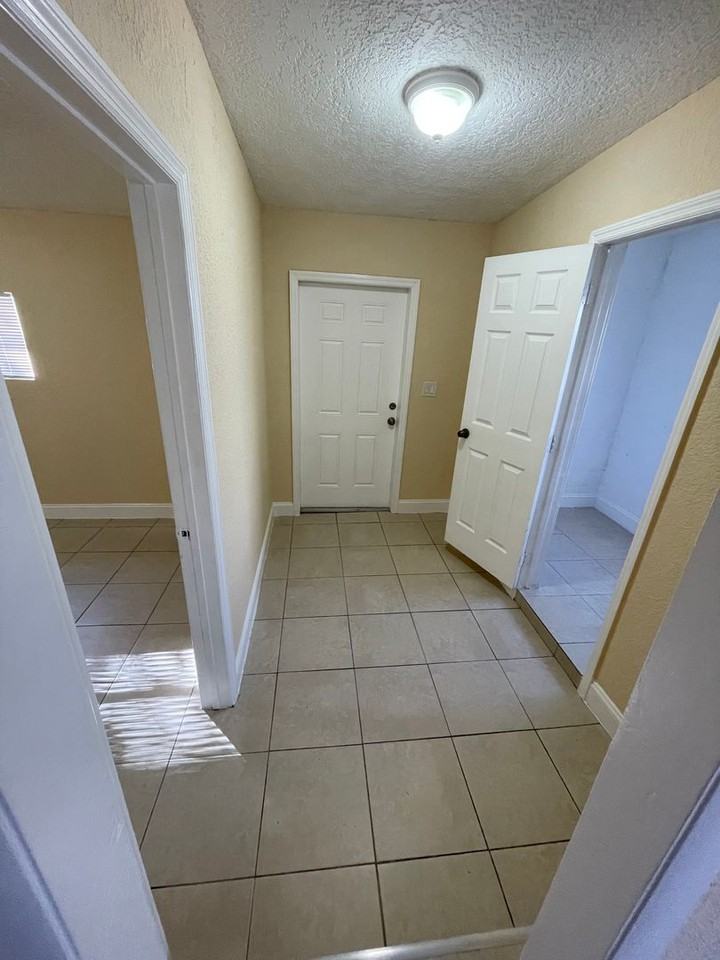 632 54th St - Photo 3 of 18