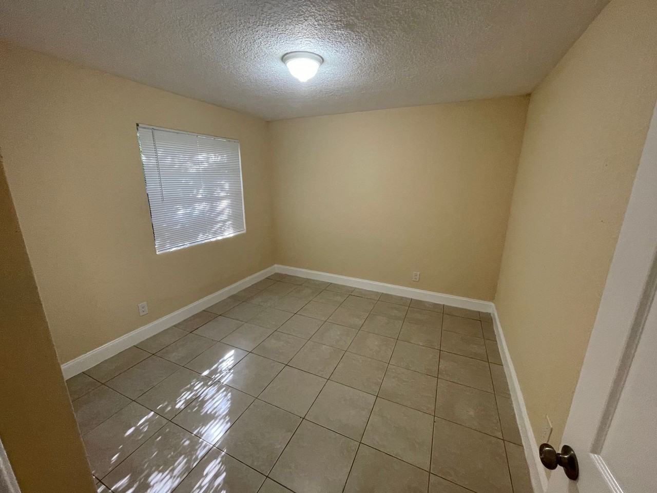 632 54th St - Photo 2 of 18
