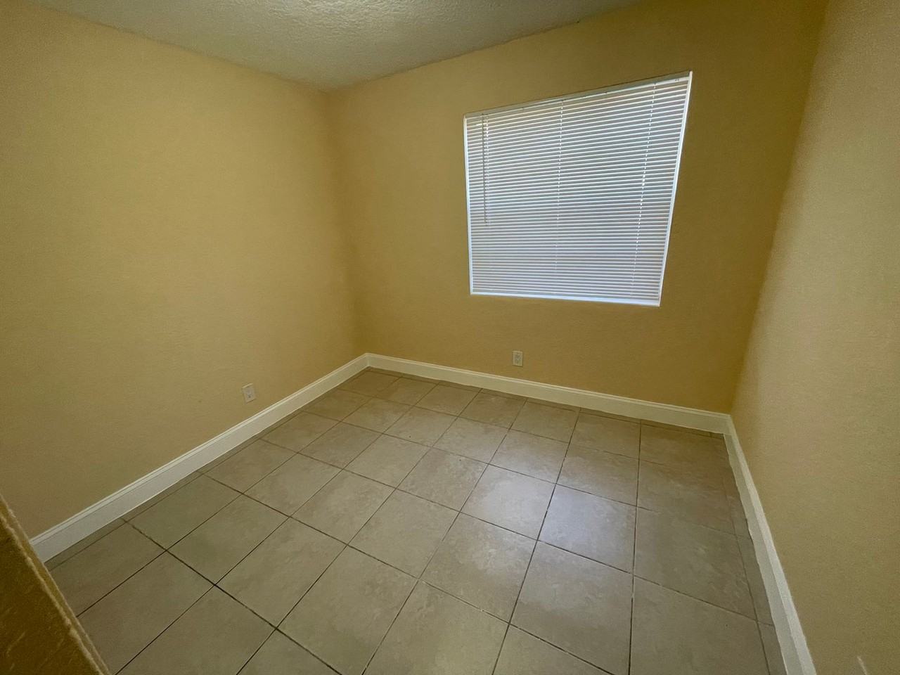 632 54th St - Photo 3 of 18