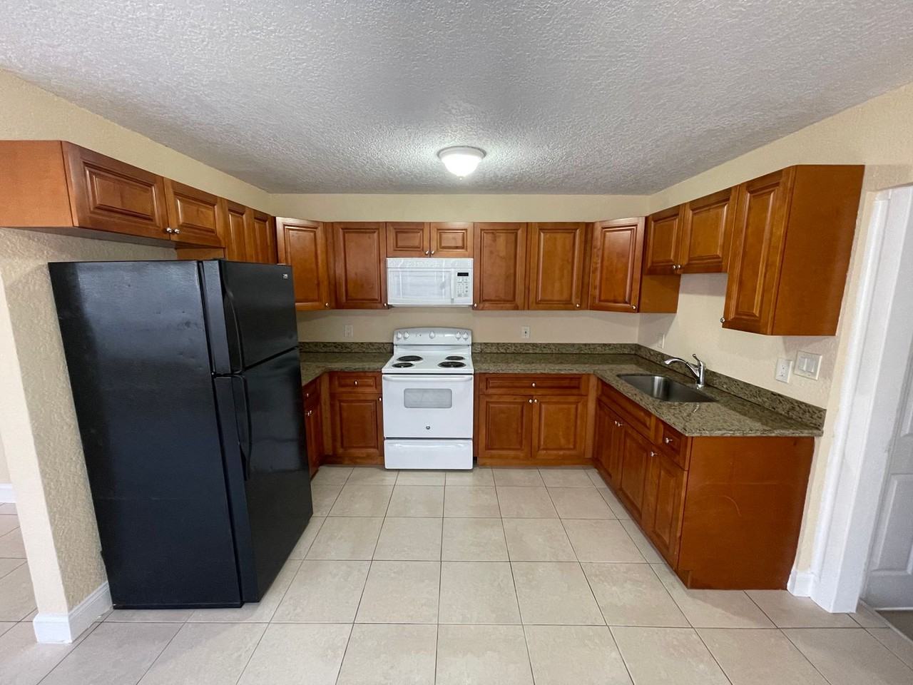 632 54th St - Photo 4 of 18