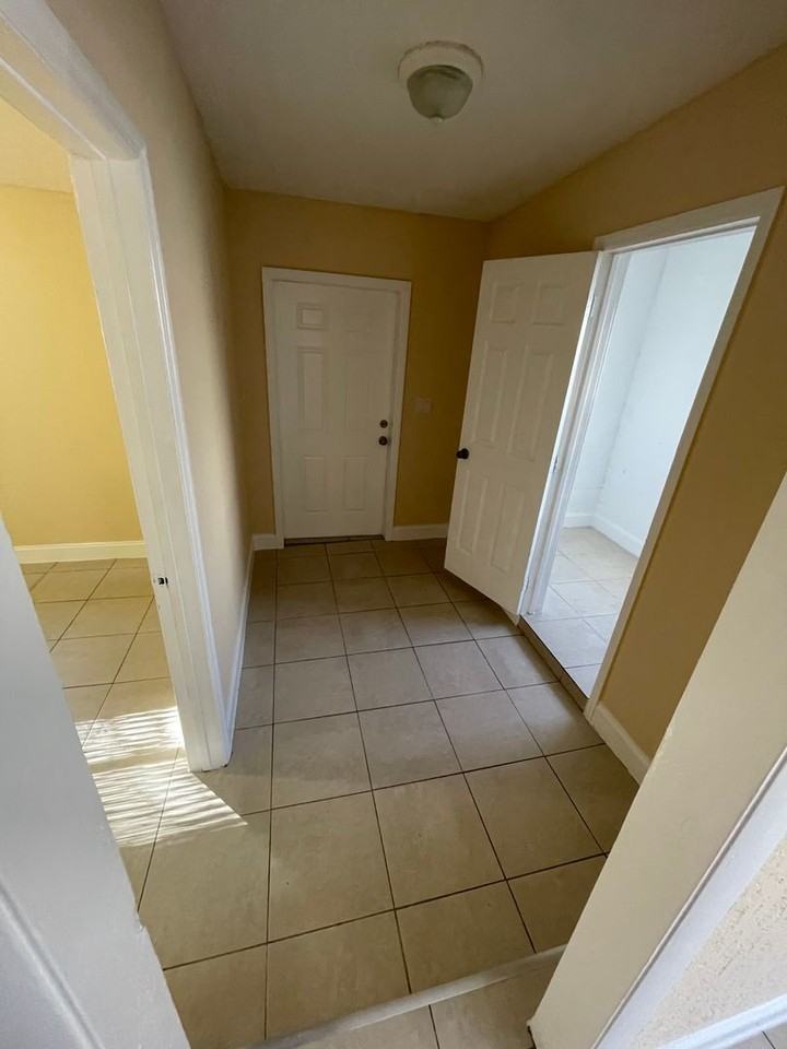 632 54th St - Photo 5 of 18
