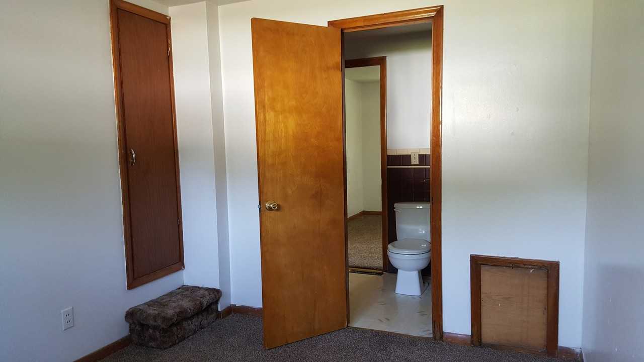 921 4th Ave Ne - Photo 4 of 20